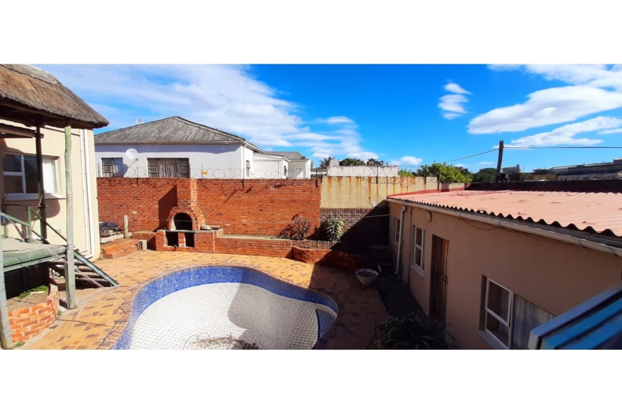 11 Bedroom Property for Sale in Quigney Eastern Cape